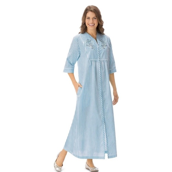 Collections Inc Dresses & Skirts - Two Women's Loungers Seersucker Embroidered Floral, size Medium. Blue green. NEW